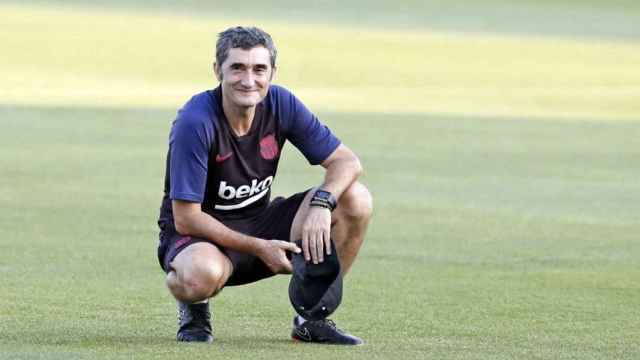 Una foto de Ernesto Valverde durante un entrenamiento del Barça / FCB