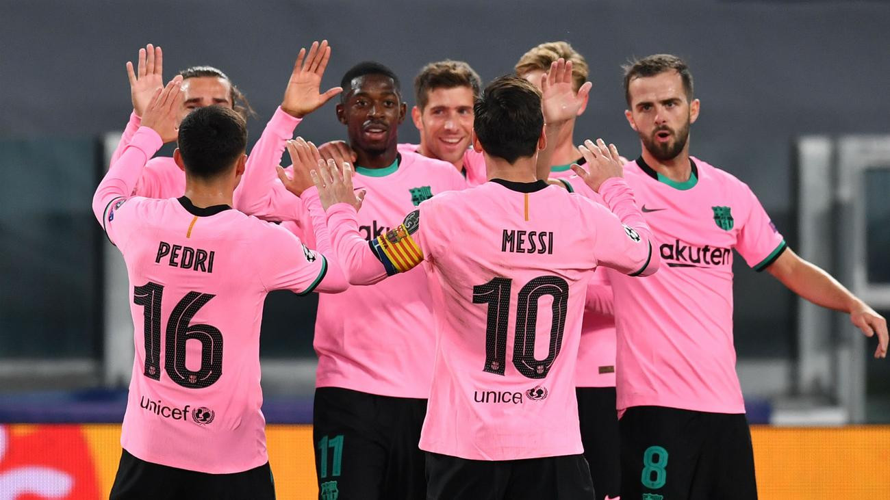 Messi, Pedri y Dembelé, celebrando con sus compañeros un gol ante la Juventus | EFE