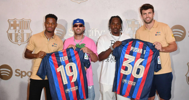 Ansu Fati y Gerard Piqué, junto a los artistas Feid y Pusha T, en la fiesta musical del Barça y Spotify / FCB