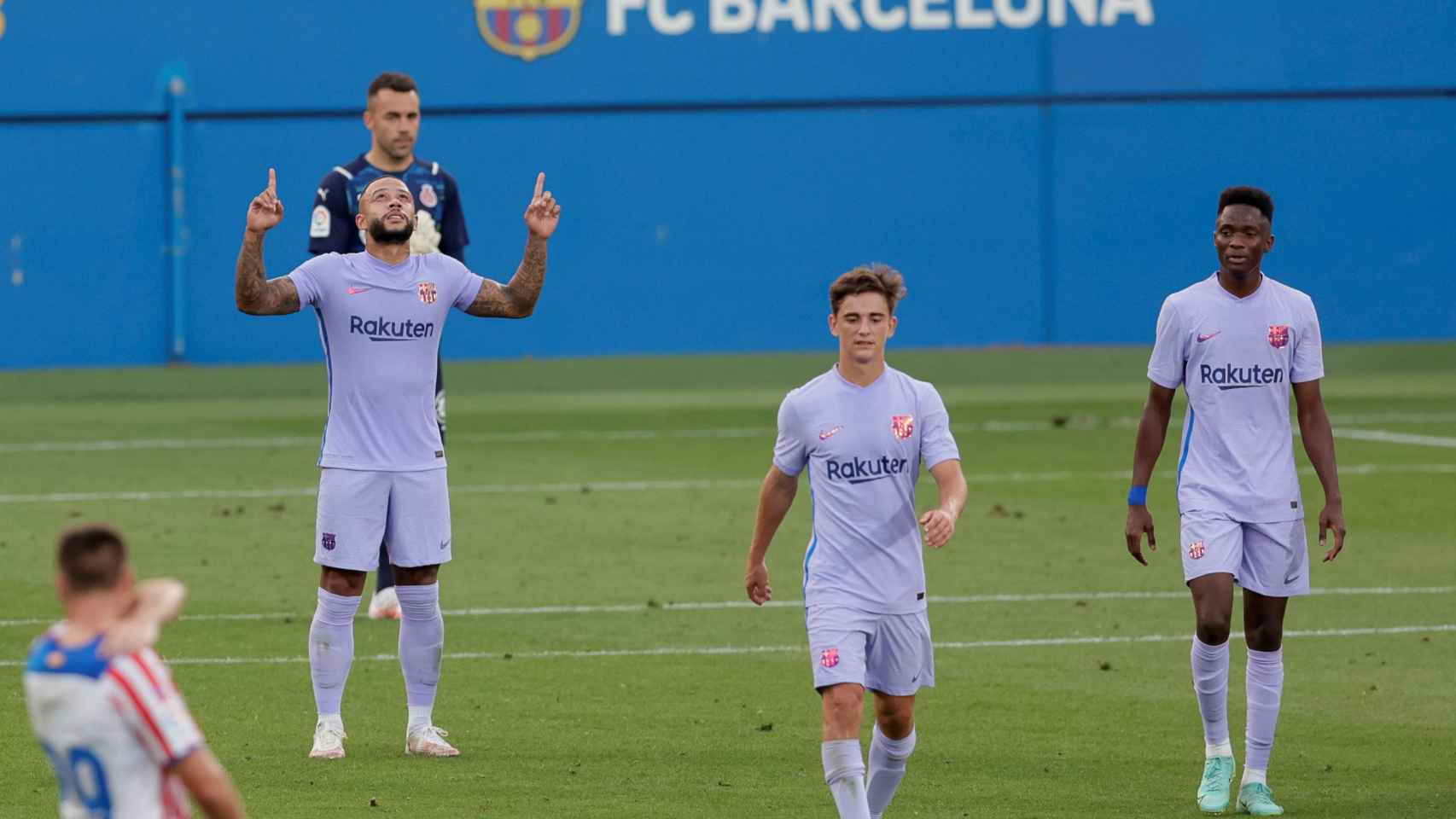 Memphis Depay celebrando el gol en su debut / FC Barcelona
