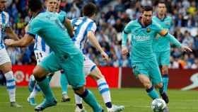 Messi dando una asistencia a Luis Suárez / EFE