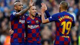 Celebración del gol de Arthur con Arturo Vidal y Braithwaite / EFE