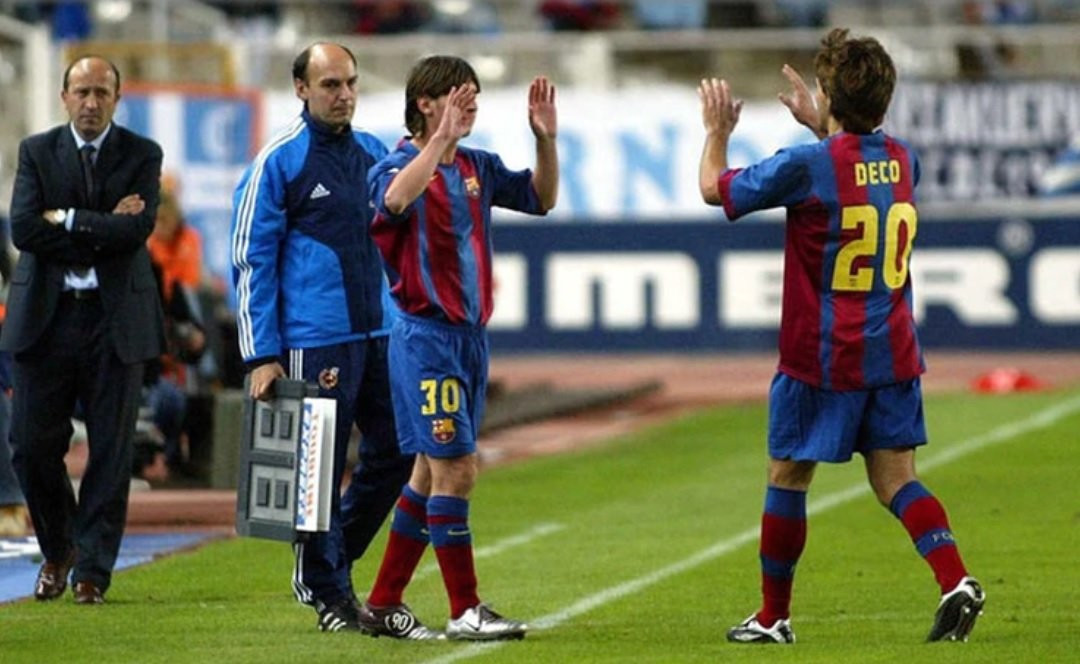 Momento en el que Messi se estrena con la camiseta del Barça | FCB