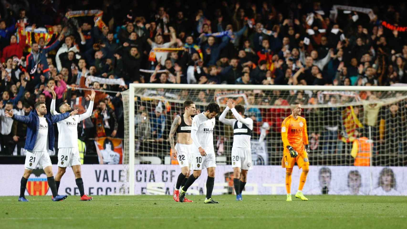 El Valencia celebrando el pase a la final de Copa del Rey / EFE