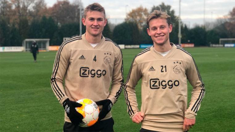 De Ligt (izquierda) y De Jong (derecha) en un entrenamiento con el Ajax