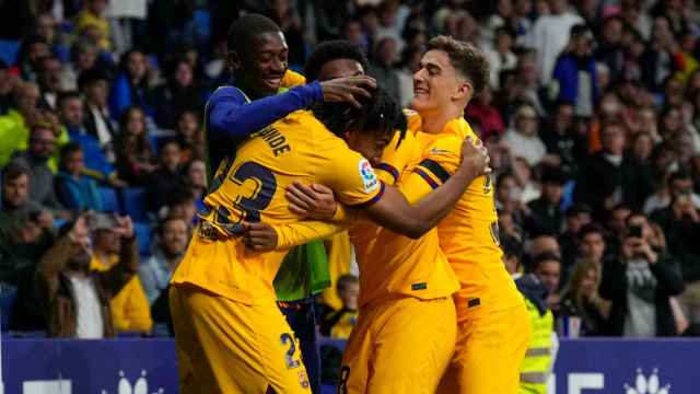 Los jugadores del Barça celebran el gol de Koundé ante el Espanyol EFE
