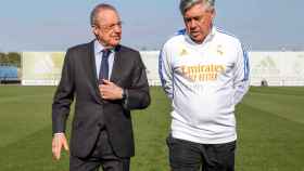 Carlo Ancelotti junto a Florentino Pérez, en un entrenamiento de esta pretemporada / Real Madrid