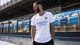 Karim Benzema en la presentación de la nueva camiseta / EFE