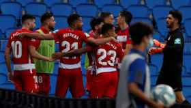 Los jugadores del Granada celebran su gol contra la Real Sociedad / EFE