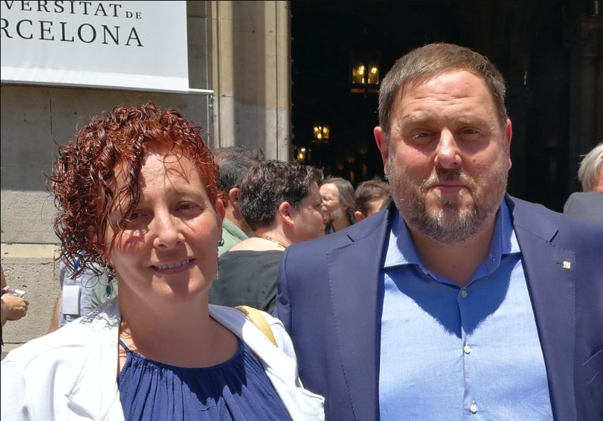 La alcaldesa de Sant Quirze, Elisabeth Oliveras, con Oriol Junqueras / AYUNTAMIENTO SANT QUIRZE