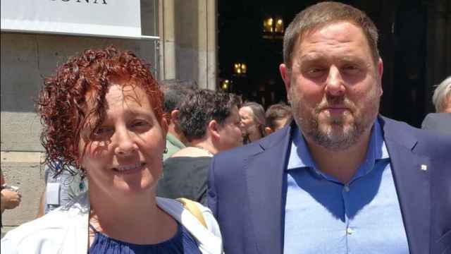 La alcaldesa de Sant Quirze, Elisabeth Oliveras, con Oriol Junqueras / AYUNTAMIENTO SANT QUIRZE
