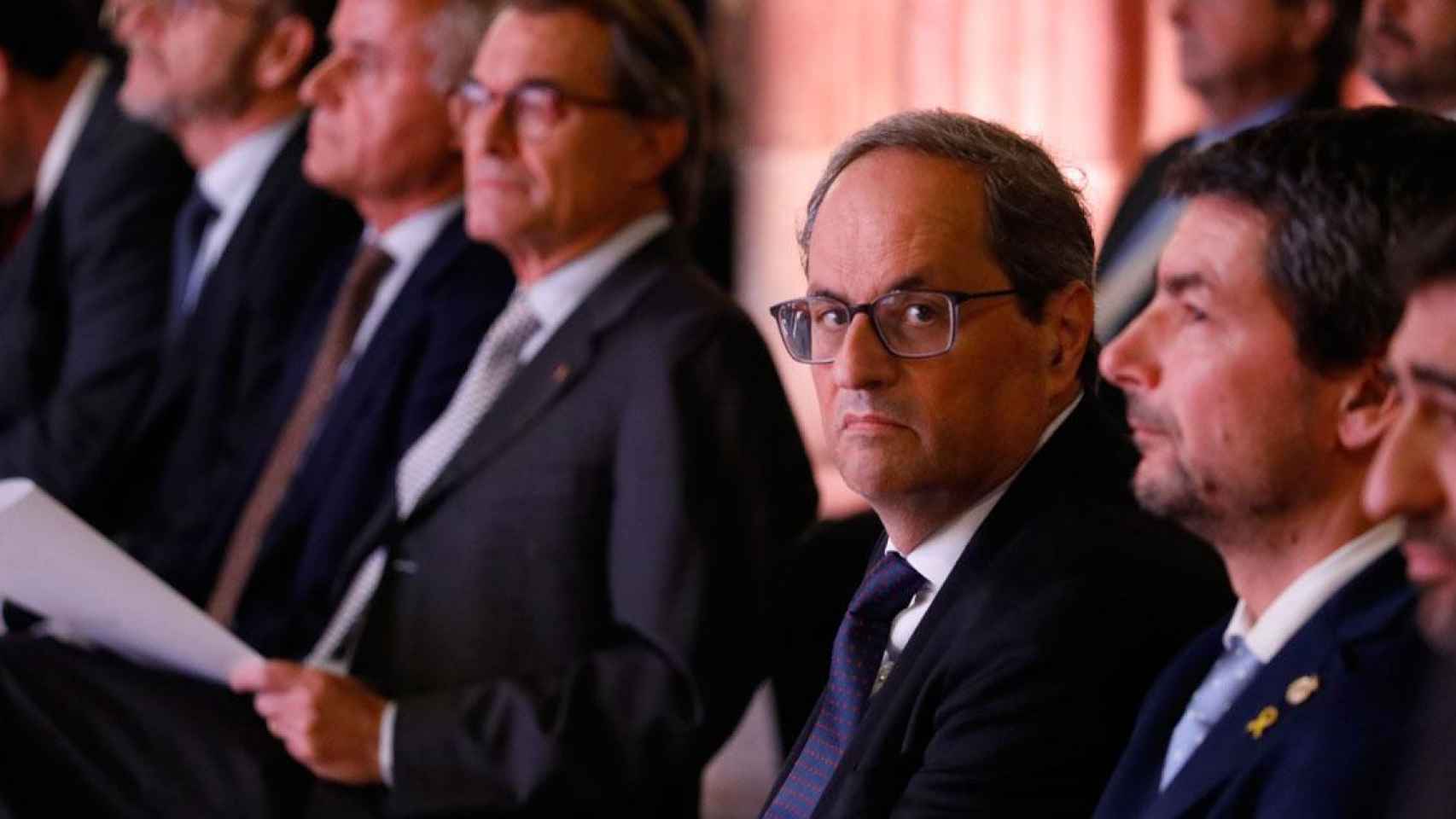 El presidente de la Generalitat, Quim Torra (c), junto al expresidente Artur Mas (i) y el presidente de la Cámara de Comercio de Barcelona, Joan Canadell (d) / EFE