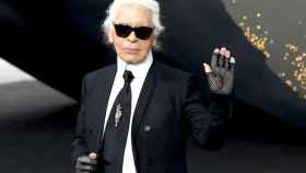 Karl Lagerfeld, el 'kaiser de la moda' que ha puesto el primer pie en Barcelona para abrir tiendas propias en España / EFE