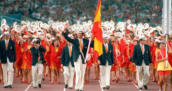 El rey Felipe VI, entonces Príncipe de Asturias, abanderado del equipo español en los Juegos Olímpicos de Barcelona de 1992 / CG