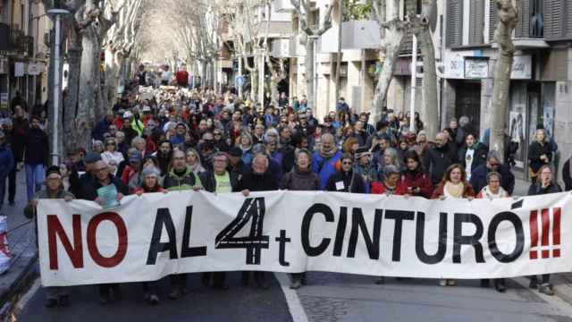 3.000 personas se manifiestan contra el proyecto del Cuarto Cinturón en Sabadell (Barcelona) / CAMPANYA CONTRA EL QUART CINTURÓ