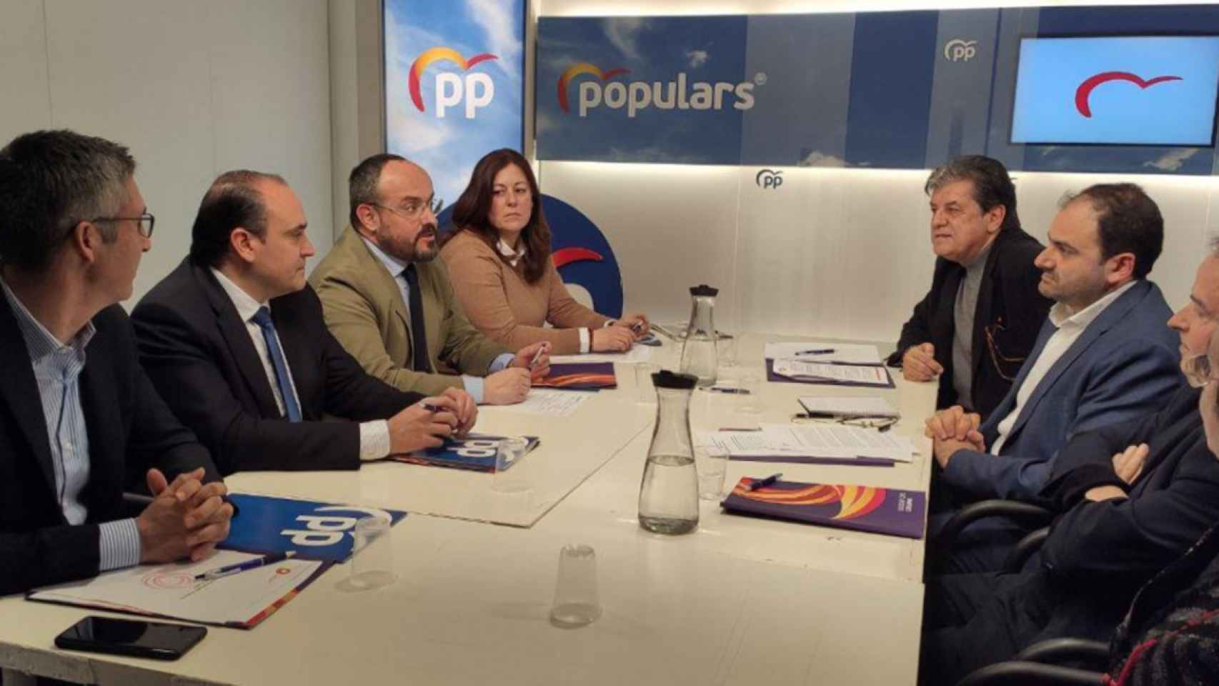 Alejandro Fernández, presidente del PP catalán, frente a Fernando Sánchez Costa, expresidente de SCC y que se perfila como posible candidato a la alcaldía de Barcelona