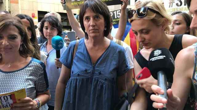 La presidenta de la ANC, Elisenda Paluzie, en la manifestación frente la Diputación de Barcelona por el pacto PSC - JxCat / EUROPA PRESS