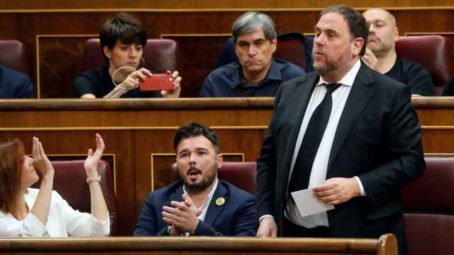 El líder de ERC, Oriol Junqueras, en prisión provisional por el 'procés', promete su cargo durante la sesión constitutiva de las nuevas Cortes Generales / EFE
