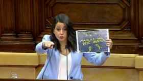El último cartelito de Inés Arrimadas en su intervención de despedida en el Parlament / CG
