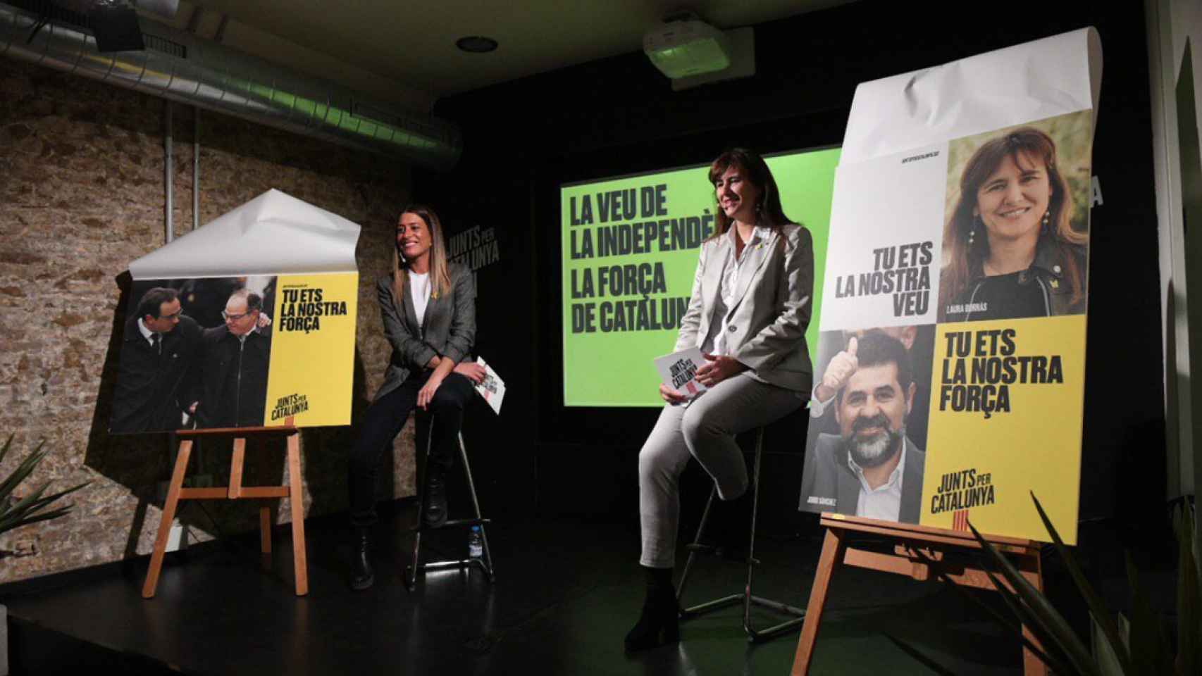 Míriam Nogueras (i) y Laura Borràs (d) en la presentación de campaña de Junts per Catalunya para las elecciones del 28 de abril / JXCAT
