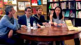 Santiago Roncagliolo, Manel Manchón, Daniel Gascón y Berta Bartet, en la presentación de El golpe posmoderno, en La Central