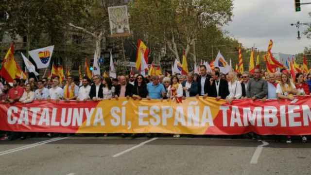 Cabecera de la masiva marcha en motivo del 12 de octubre en Barcelona / SCC