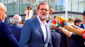 Mariano Rajoy a su llegada a la localidad de Chantada donde ha asistido a la conmemoración del 40 aniversario del grupo hotelero Hotusa / EFE