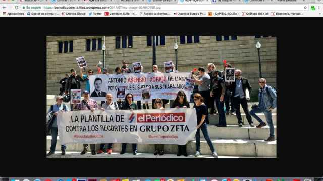 Los trabajadores de El Periódico en una protesta por el conflicto del Grupo Zeta