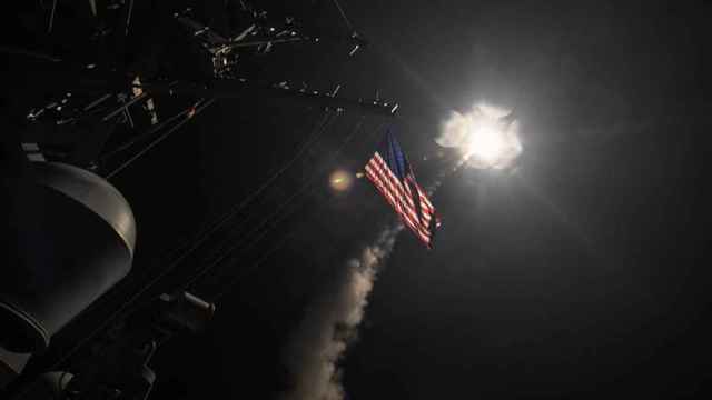 La nave de misiles de EEUU lanza un ataque en Siria / EFE