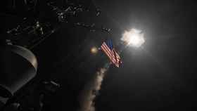 La nave de misiles de EEUU lanza un ataque en Siria / EFE