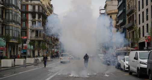 Tensión en la protesta de docentes contra las políticas educativas de Cambray en Barcelona / LUIS MIGUEL AÑÓN (CG)
