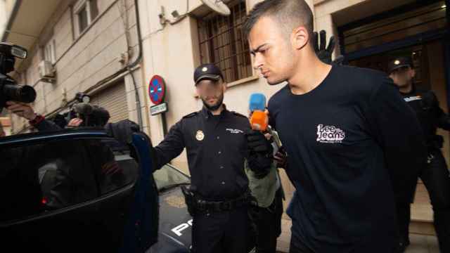 Salida de detenido por el asesinato del armero del club de tiro en Barcelona / JAVIER CARRIÓN - EUROPA PRESS