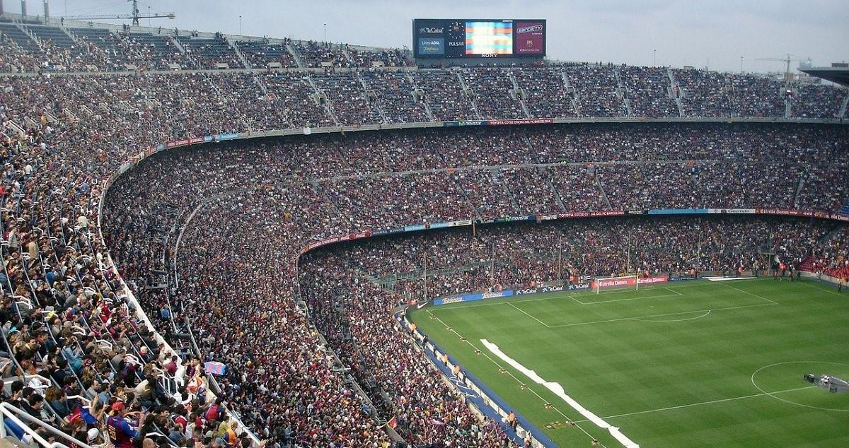 Aspecto del Camp Nou en un partido del Barça, uno de los equipos más seguidos del mundo en redes sociales / WikiImages EN PIXABAY