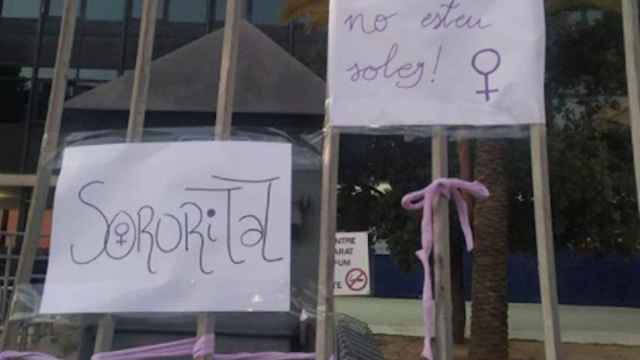 Carteles de denuncia contra el acoso de un profesor en la Escola Industrial de Sabadell / INSTAGRAM