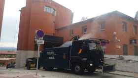 Un camión de la Policía Nacional realiza labores de desinfección por el coronavirus / EP