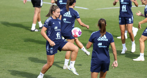 Alexia Putellas en acción durante el entrenamiento de la Selección Femenina de España / EP