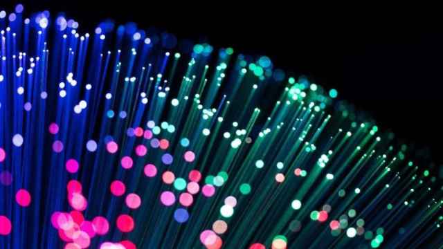 Imagen en detalle de un cable de fibra óptica, de banda ancha / TELEFÓNICA - EP