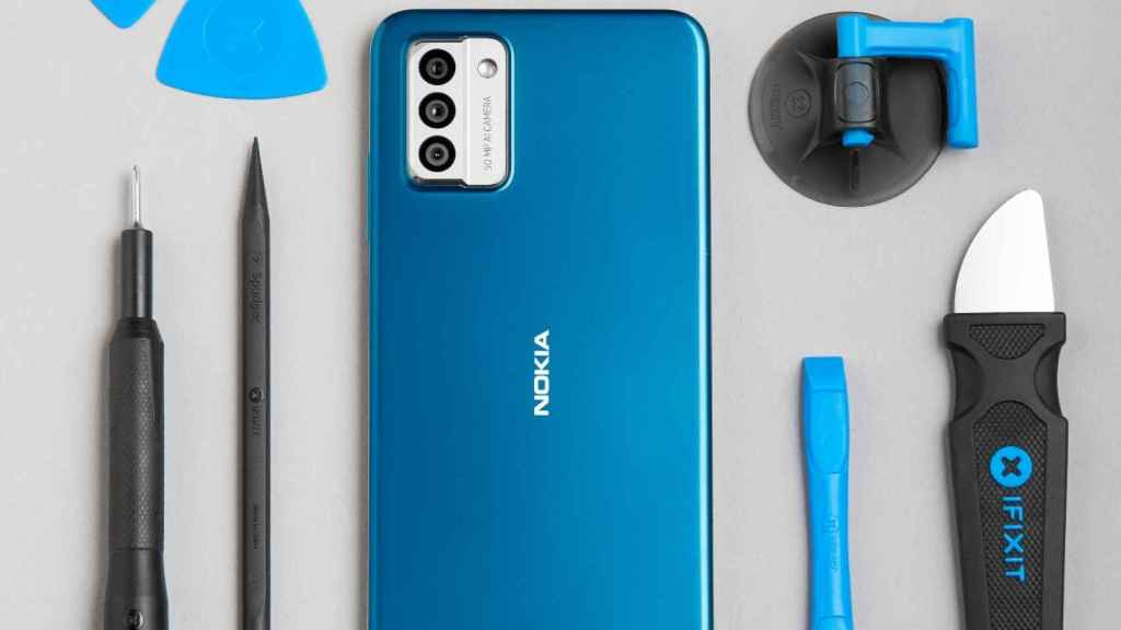 El Nokia G22 y sus complementos que permiten una reparación por parte del usuario / CEDIDA