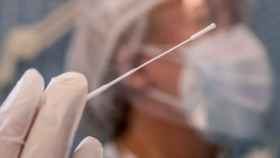 Tres casos de cepa ugandesa del coronavirus detectados en España / EFE
