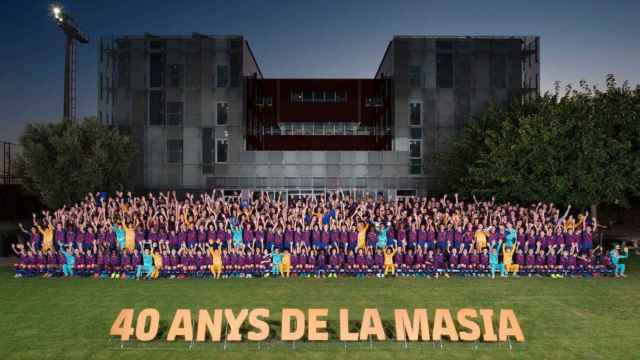 Los canteranos de la Masía del Barça, en una foto por los 40 aniversario / FC Barcelona