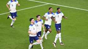 Los jugadores de Inglaterra celebran un gol ante Gales / EFE