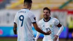 Leo Messi, celebrando un gol junto a Correa | EFE