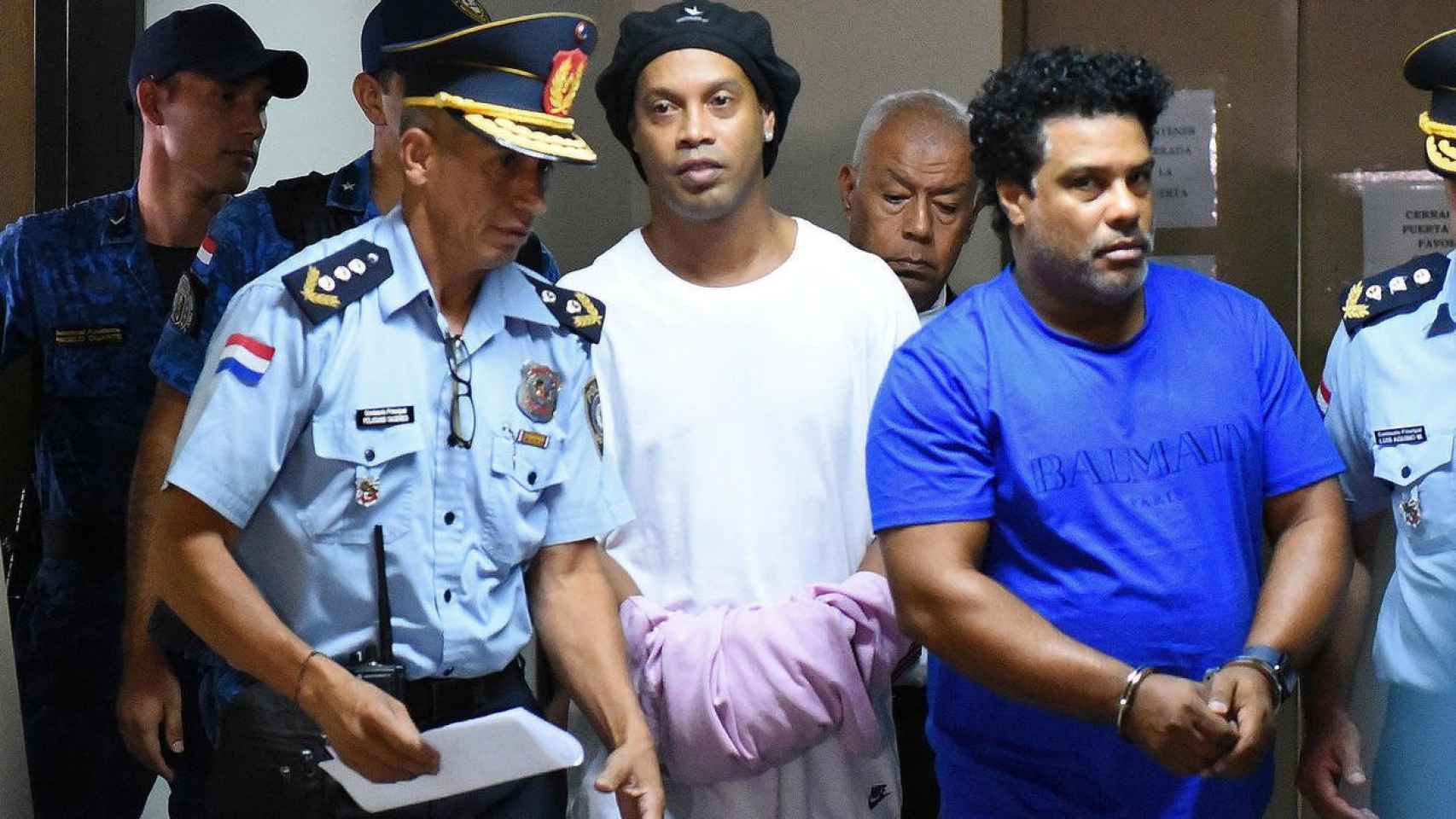 Ronaldinho, en el momento de ser detenido en Paraguay | REDES