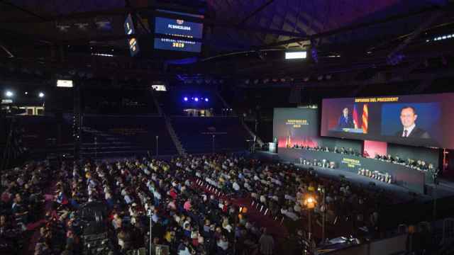 El Barça aprueba por mayoría aplastante la retirada de las medallas de Franco