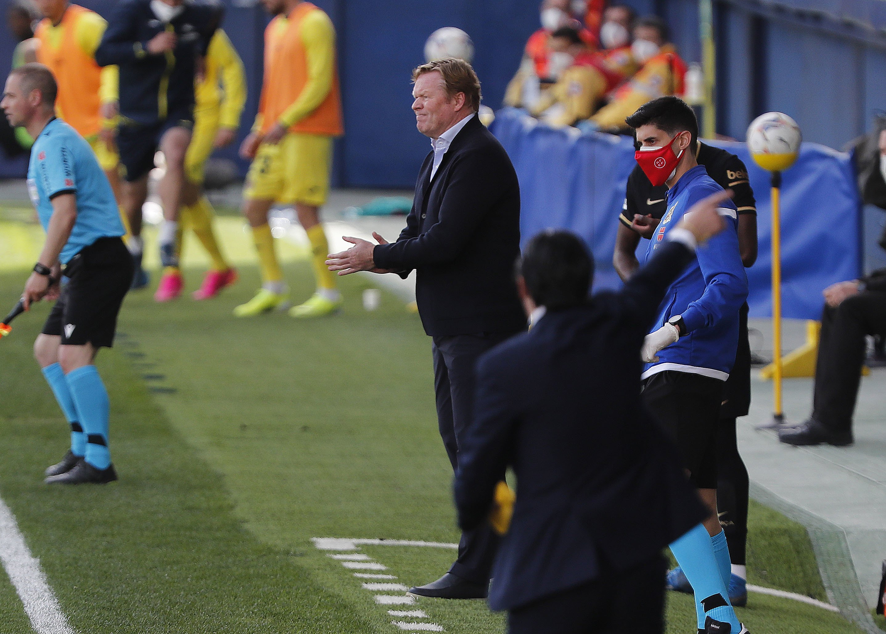 Ronald Koeman, en el choque contra el Villarreal, que los acerca a seis partidos de ser campeones| EFE