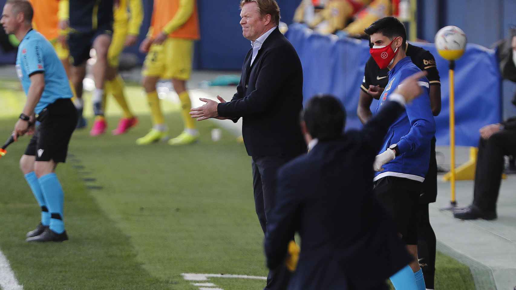 Ronald Koeman, en el choque contra el Villarreal, que los acerca a seis partidos de ser campeones| EFE