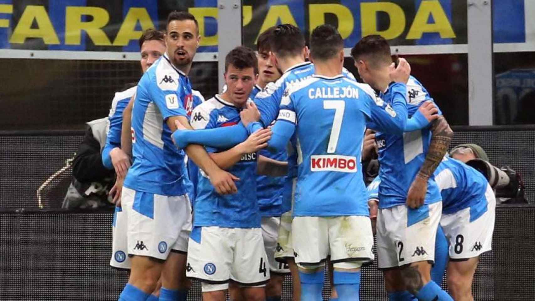 Los jugadores del Nápoles celebrando su gol contra el Inter / EFE