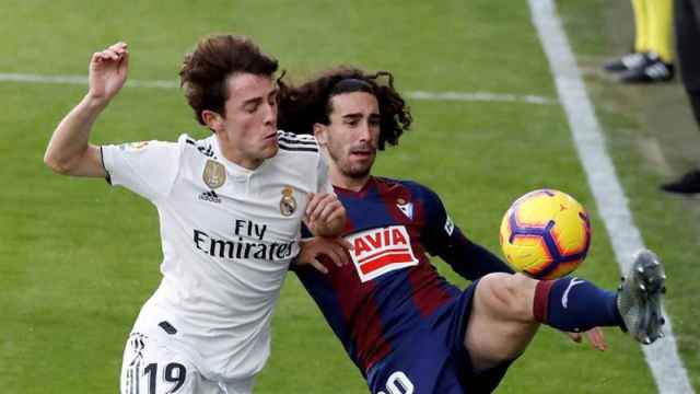 Cucurella en un partido frente al Real Madrid / EFE