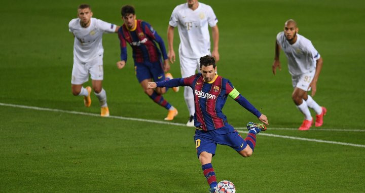 Leo Messi, adelantando al Barça de penalti | EFE
