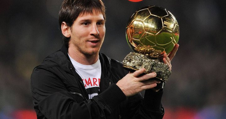 Leo Messi con su primer Balón de Oro / EFE